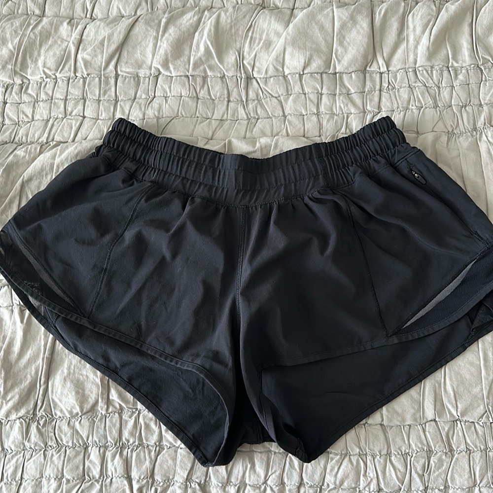 Lululemon hotty hot low rise 2.5 inch short